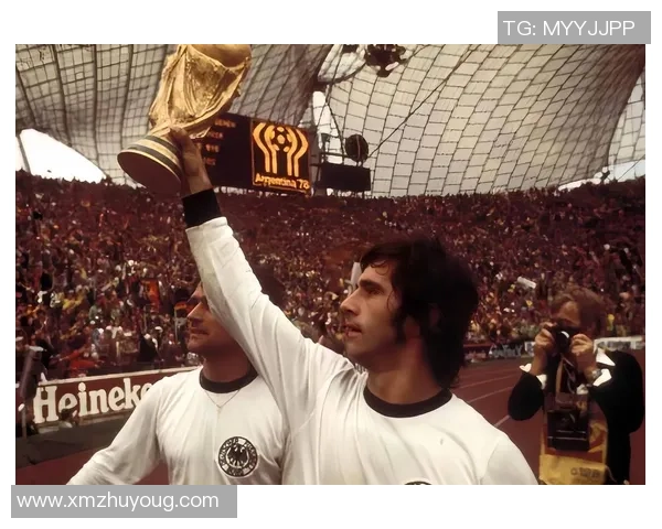 德国足球传奇人物盘点：从贝肯鲍尔到穆勒的辉煌历程